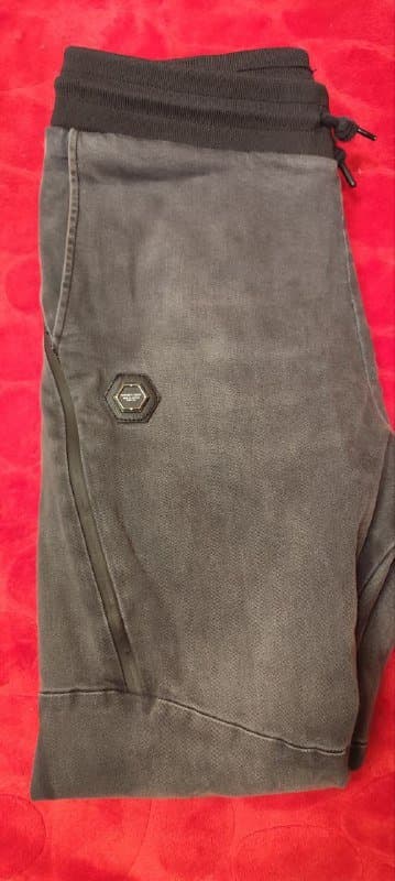 Мужская одежда: 2 рубашки, 4 пары джинс 3