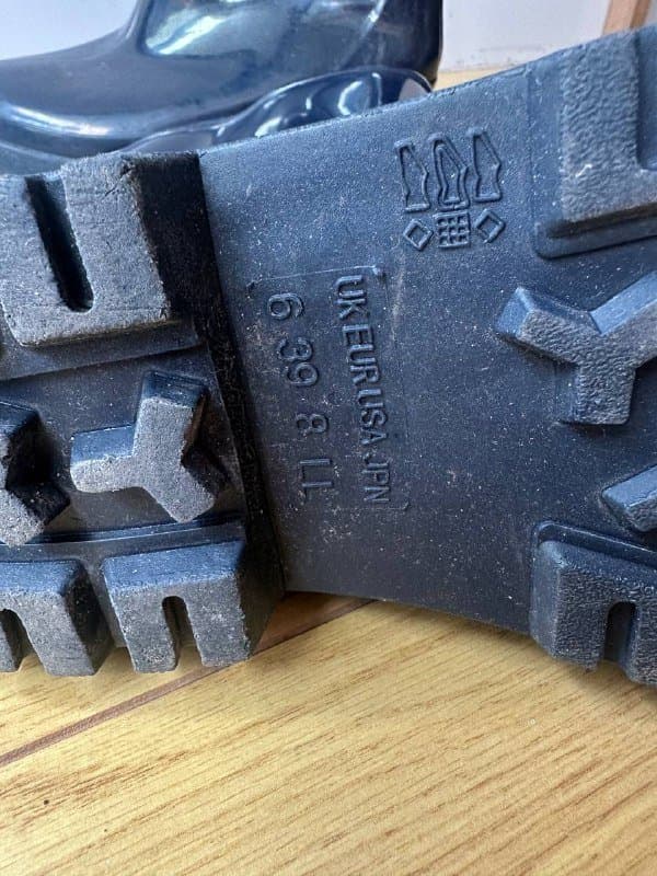 Резиновые сапоги 39 размер 4