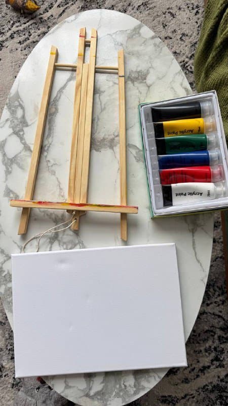 Мольберт, холст, краски для рисования
