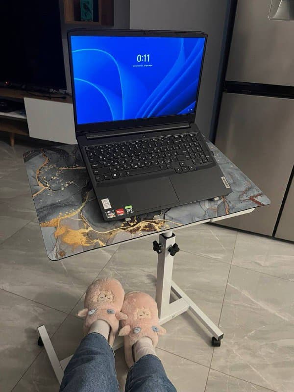 Раскладной столик для ноутбука на колёсиках