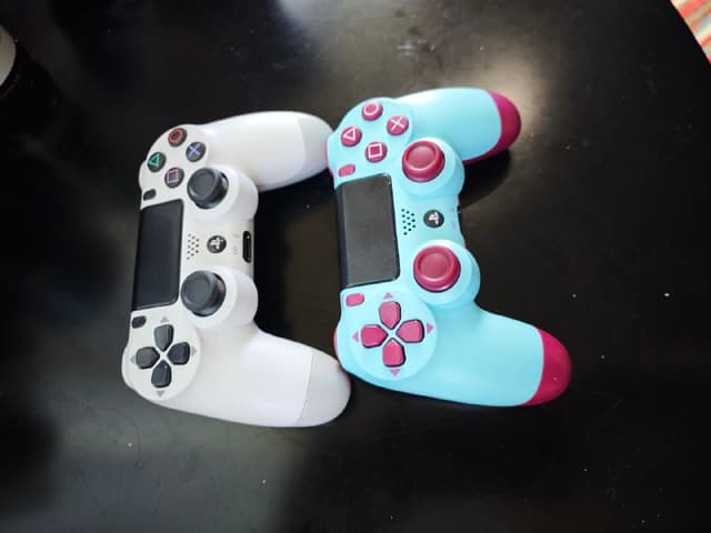 Два джойстика для PS4