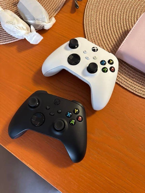 Два геймпада