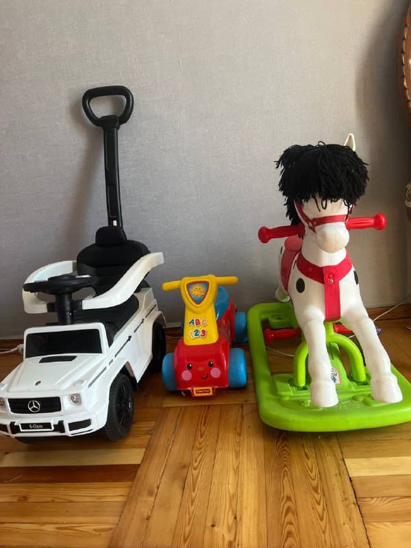 игрушечная машина, каталка, качалка в виде лошади