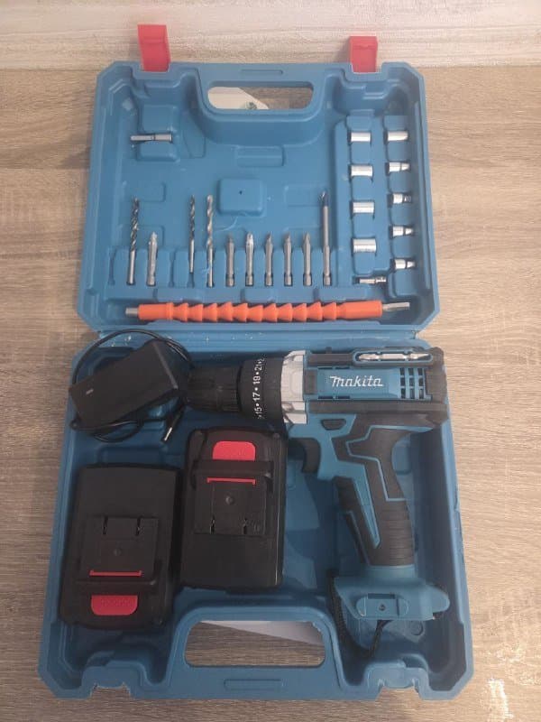 Шуруповёрт Makita с 2 аккумуляторами, битами и сверлами 1