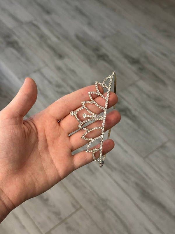 расческа-брашинг, губная помада, лак, корона, краб, крем для глаз, электрическая щетка, шорты, гирлянда, коробка чехол iPad, фотоальбом, игра, форма для свечки 3