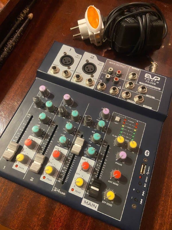 микшерный пульт 2