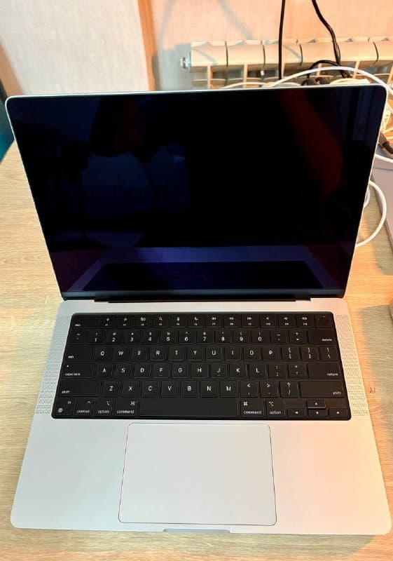 MacBook Pro 14” Apple M3 Pro 18GB 512GB Silver 2