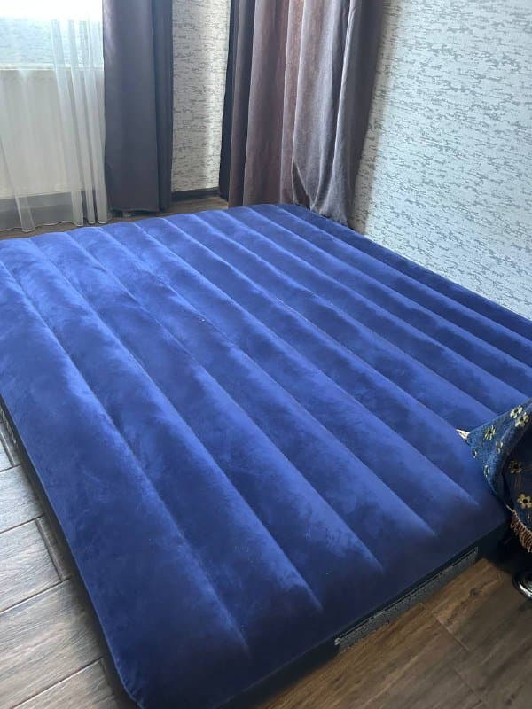 Надувной матрас с ручным насосом 180/200