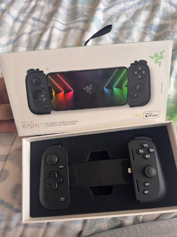 Игровой контроллер Razer Kishi для iPhone