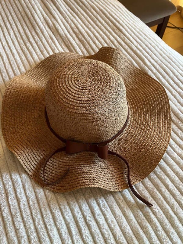 Штатив, отражающее стекло, штора, фитнес резинки, держатель, бигуди, бумага, краски, шнурки, шляпа 10