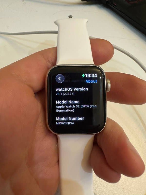 Apple Watch SE 2 40мм, Samsung Galaxy Watch 3 45мм 4