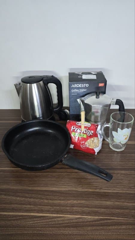 Матрас, чайник, кофеварка, сковородка, лампочки, игрушки Майнкрафт, корм для птиц, розетка, кружка