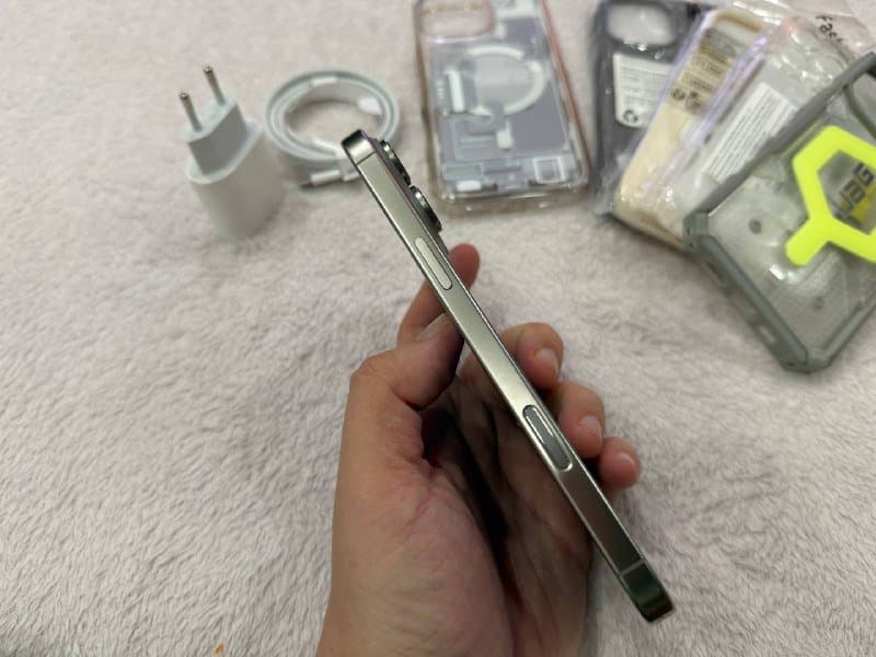 iPhone 16 Pro Max 256 ГБ натуральный титан 6