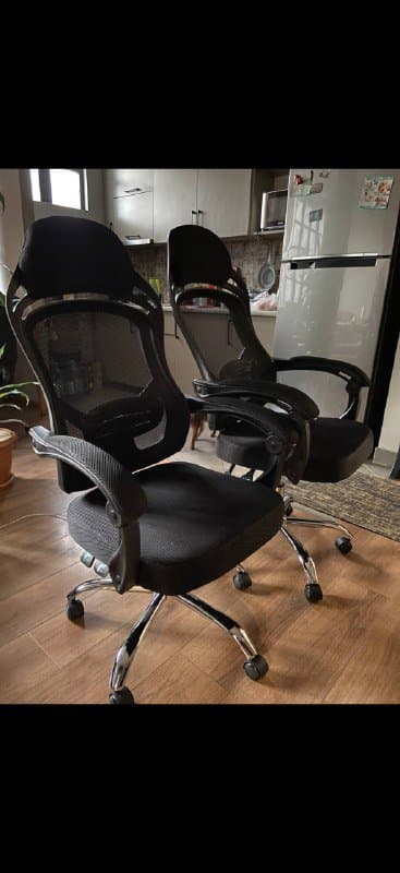 Один стул компьютерный с съемными подлокотниками