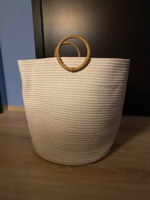 Корзина для белья белая плетеная