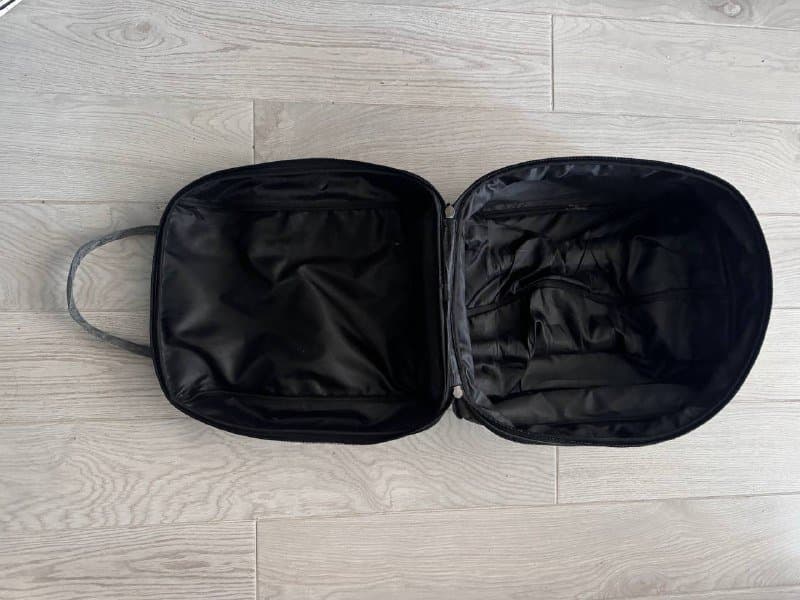 Чемодан на колесах очень легкий 3