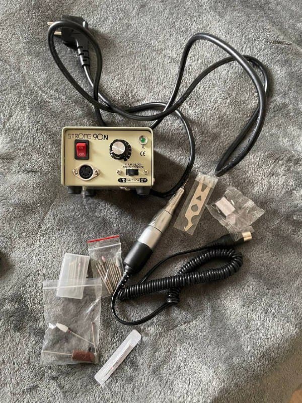 Аппарат для маникюра Strong 90N с фрезами