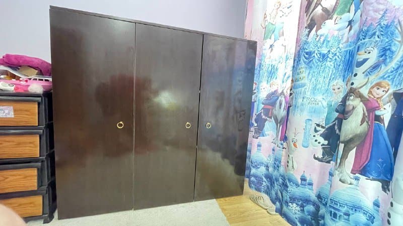 Шкаф с полками 3