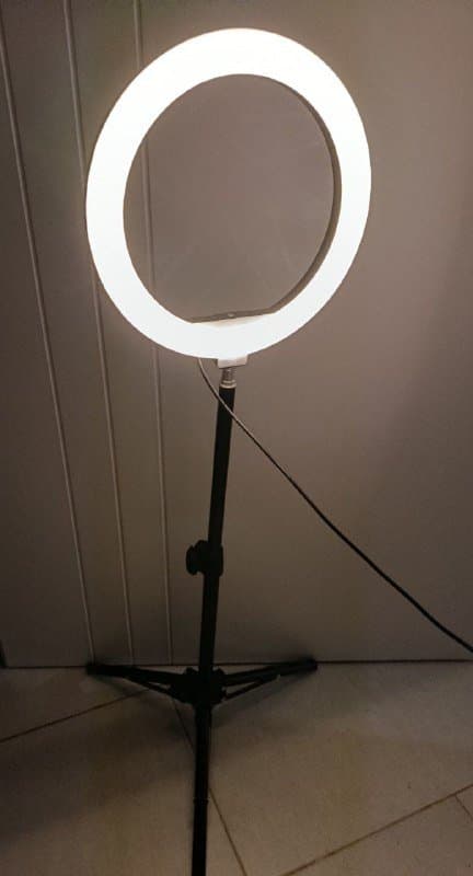 Кольцевая лампа с USB разъемом и штативом 2
