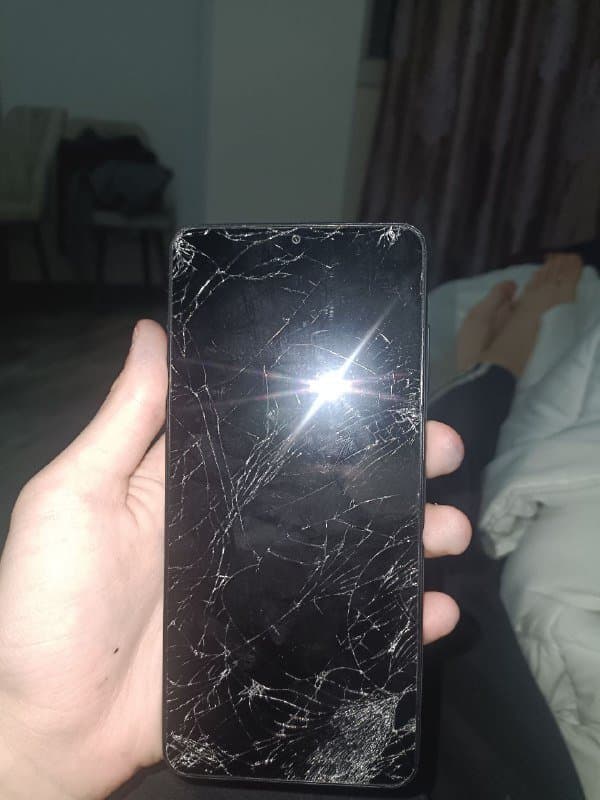 Samsung Galaxy 64 ГБ с разбитым экраном 1