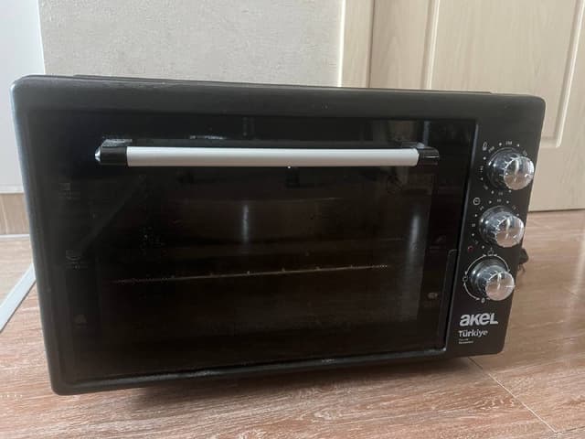 Электрическая духовка Akel с противнями