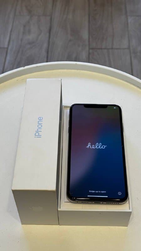 IPhone XS Max 64 ГБ белого цвета