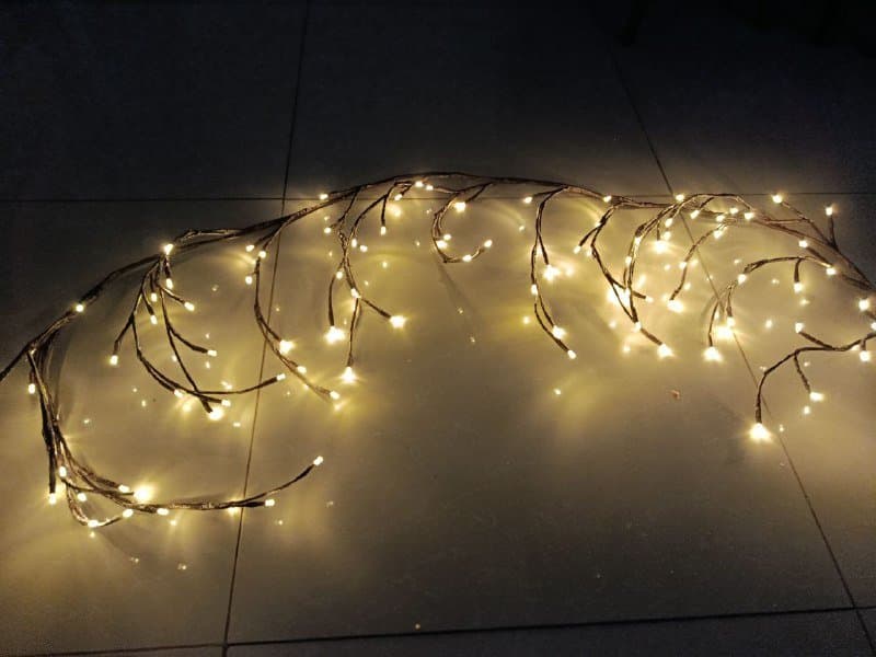 Гирлянда-ветвь с теплым светом 3