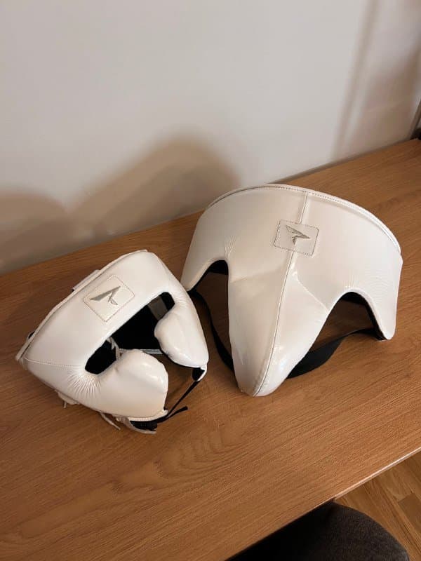 Комплект боксерской защиты: шлем, защита паха Phenom