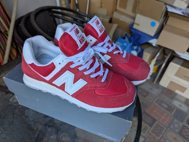 Кроссовки New Balance 574 красного цвета, размер 41.5