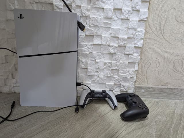 PlayStation 5 Slim, 2 геймпада, игры