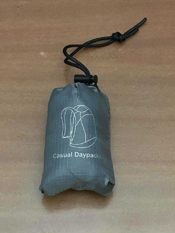 Чёрный рюкзак, синий и серый рюкзаки, спортивная сумка 8