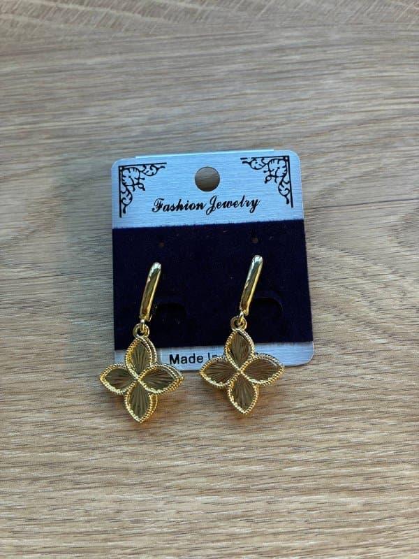 Серьги 10 л, 15 л, кремы для лица, духи 15 л