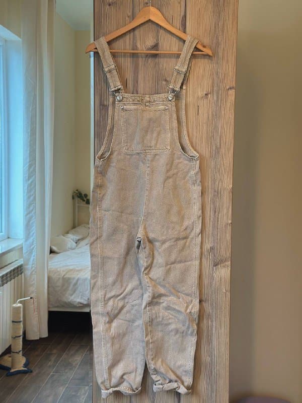 Горнолыжная куртка Baon, топ Zara, футболки FILA и Superdry, тренч, комбинезоны Pull&Bear и Superdry, кофта, джинсы H&M, повязки Nike 5