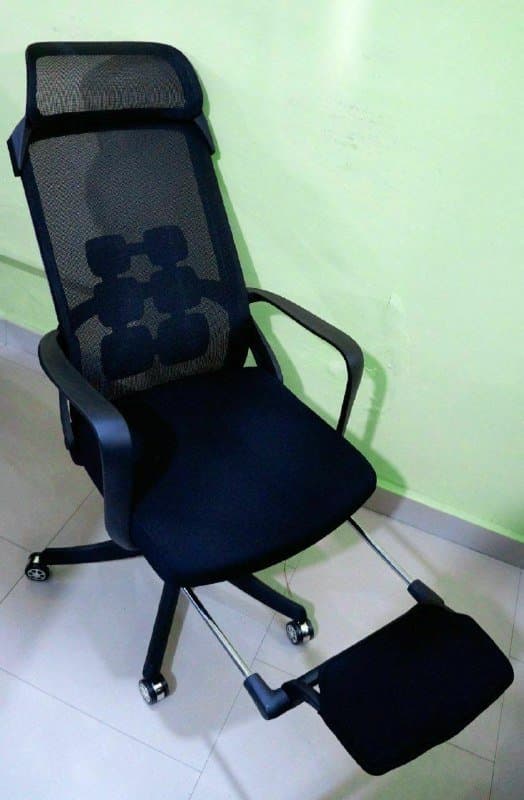 Многофункциональное компьютерное кресло черное и серое