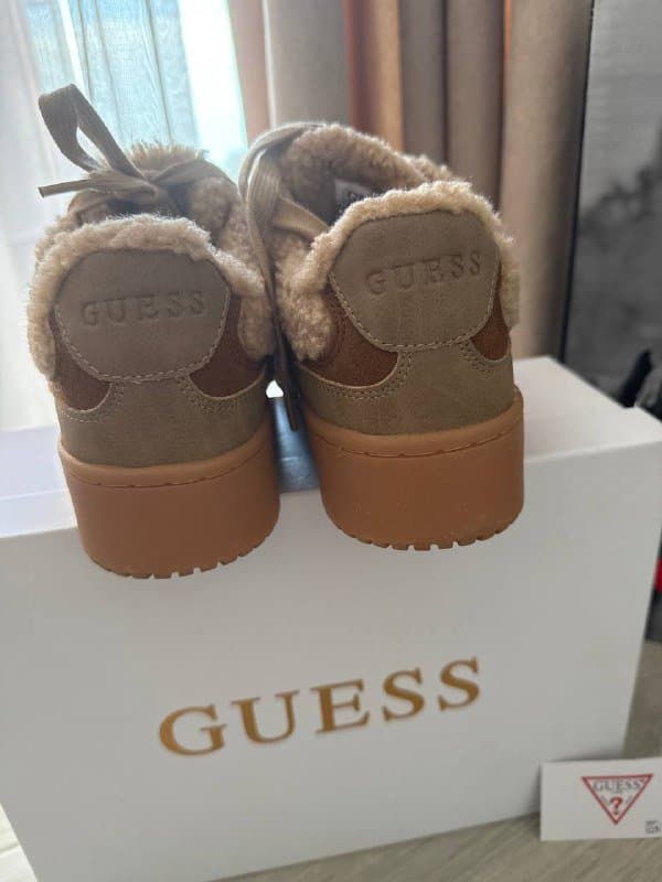 Кроссовки Guess женские, размер 36 4