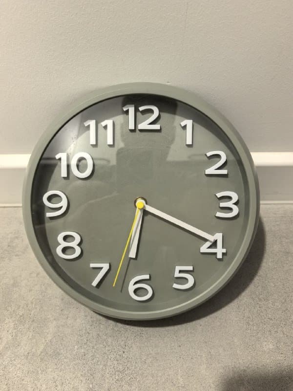 люстры из металла, настенные часы