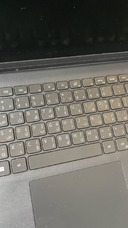 Ноутбук с небольшим дефектом петли корпуса 2