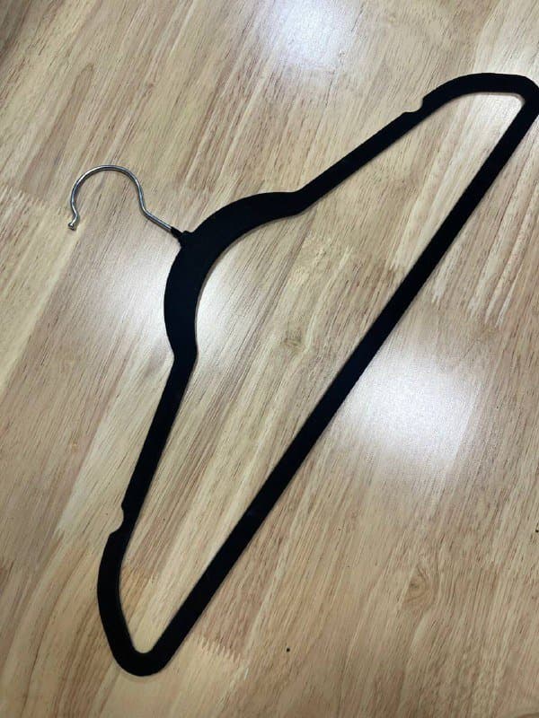 стол уличный стеклянный, морозильная камера, полка, деревянный стол, вешалки 1