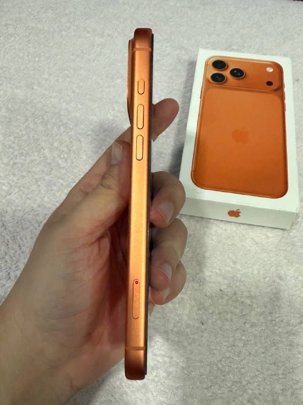 iPhone 17 Pro Max 256 оранжевый 3