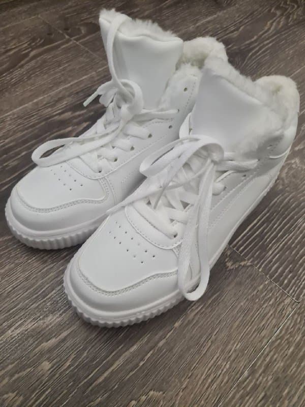 Новые белые кроссовки полуботинки 37 размер