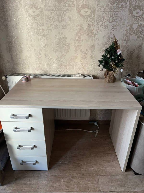 Стол с ящиками 1