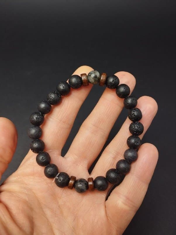 Браслеты из дерева, рудракша, лавовый камень, хоулит