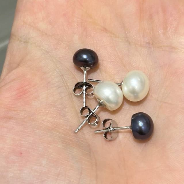 Серьги-гвоздики серебро 925 с жемчугом черным и белым