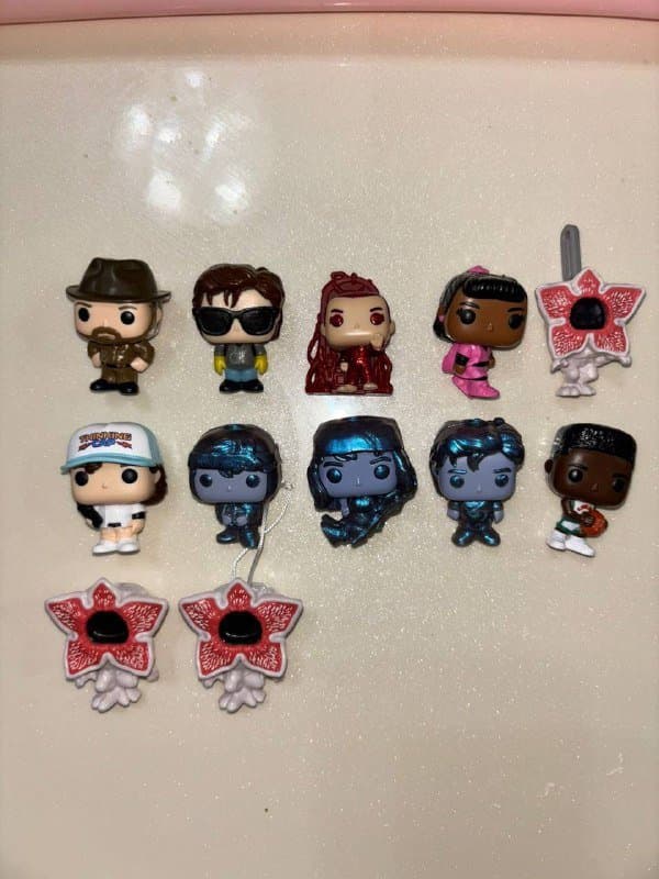 Фигурки киндер Странные дела Strange things