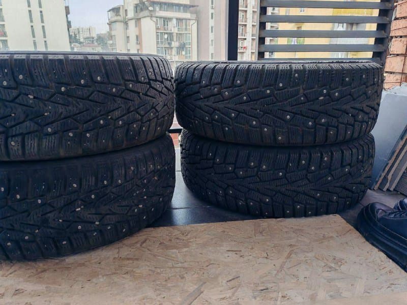 Зимние шипованные шины 195/55/15 комплект 2