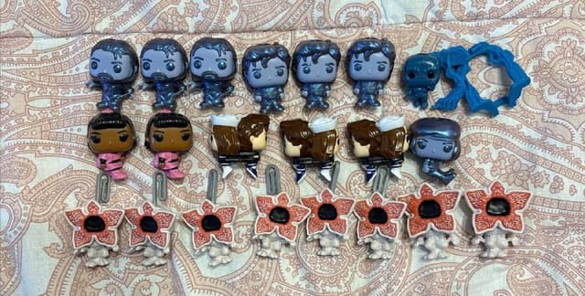 Фигурки из серии Очень странные дела, киндер