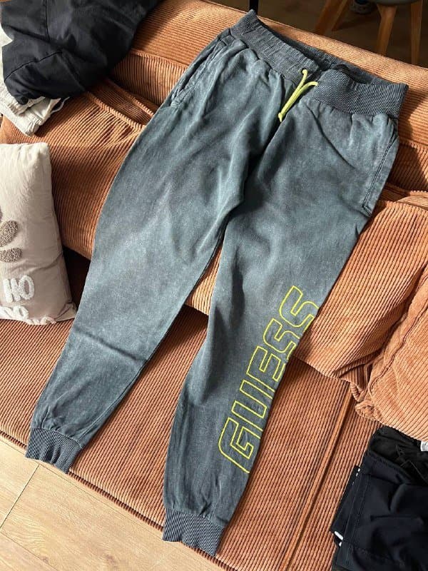 спортивные брюки мужские Guess, велосипедки Nike, футболка vanquish 6