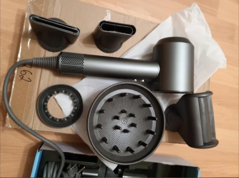 Фен с магнитными насадками 1