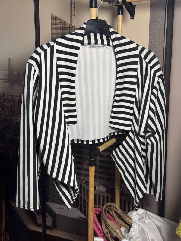 Пиджак, свитшоты, спортивный костюм, брюки, леггинсы, туфли, юбка, косметичка