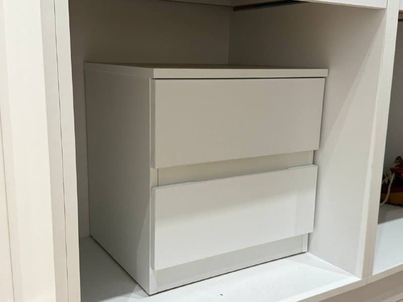 Стол деревянный, лампа напольная, кольцевая лампа, кресло кожаное и компьютерное, тумбочка, автокормушка и автопоилка для кошек, монитор, зеркало в полный рост 6